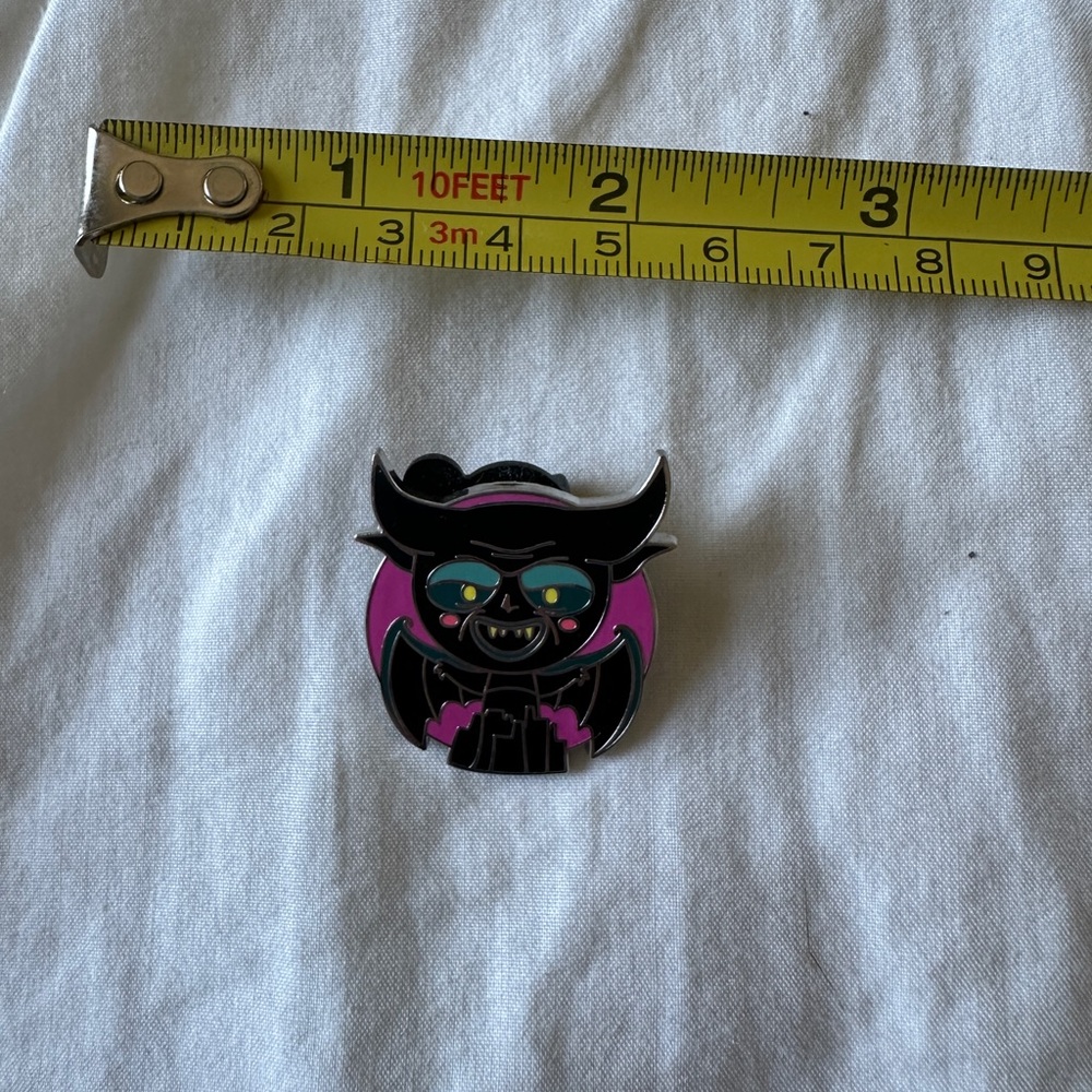 Disney pin Cute villain